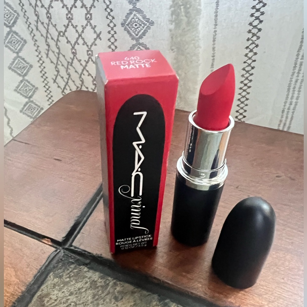 ❤️NIB MACximinal matte lipstick.. 640 red rock❤️